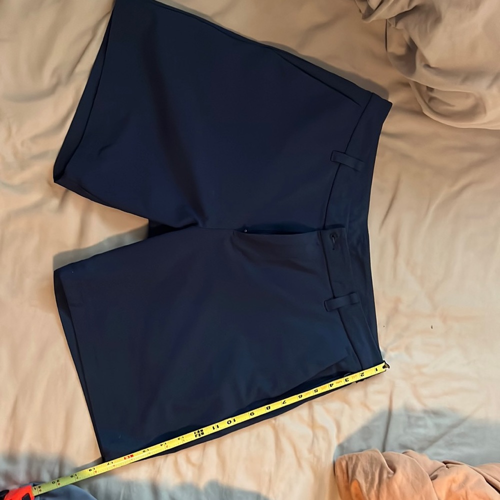 Size 32 lulu short dark blue like new